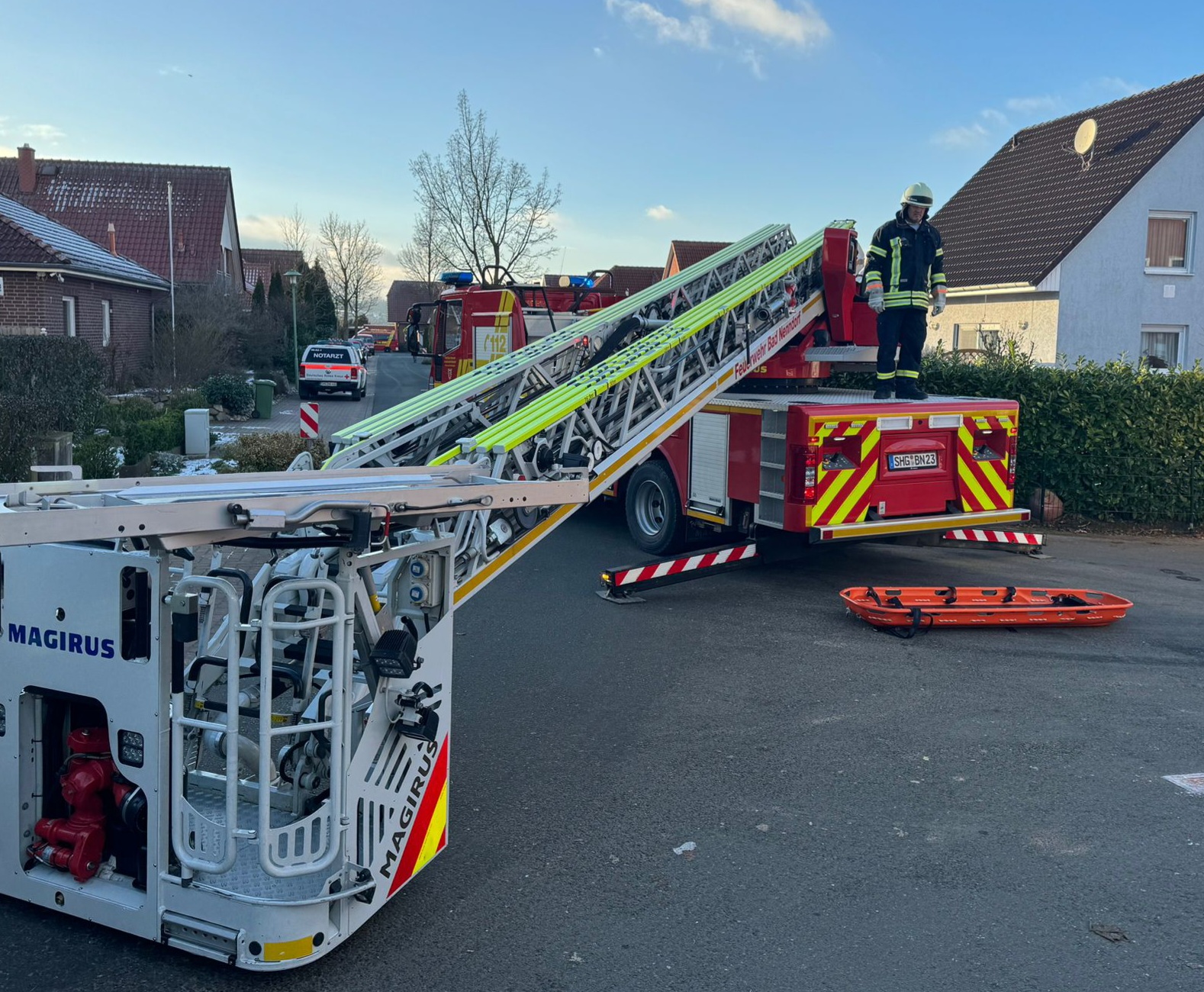 Personenrettung über DLK - Freiwillige Feuerwehr Rodenberg